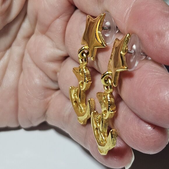 Vintage Gold Tone Star With Dangling Anchor Statement Earrings - Picture 2 of 11